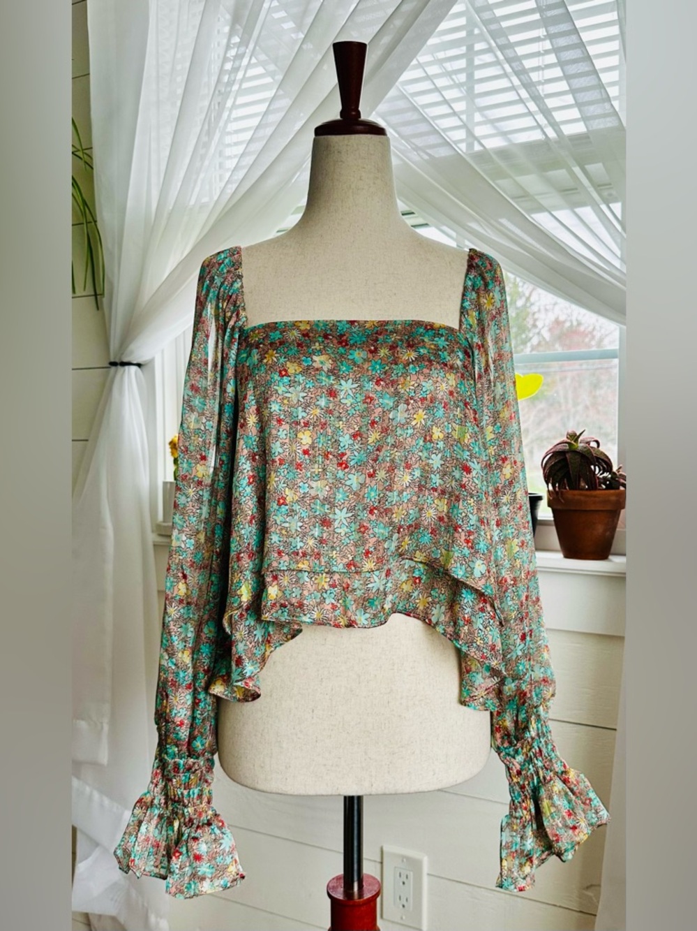 BUDDY LOVE FLORA LONG SLEEVE TOP. SIZE: SMALL